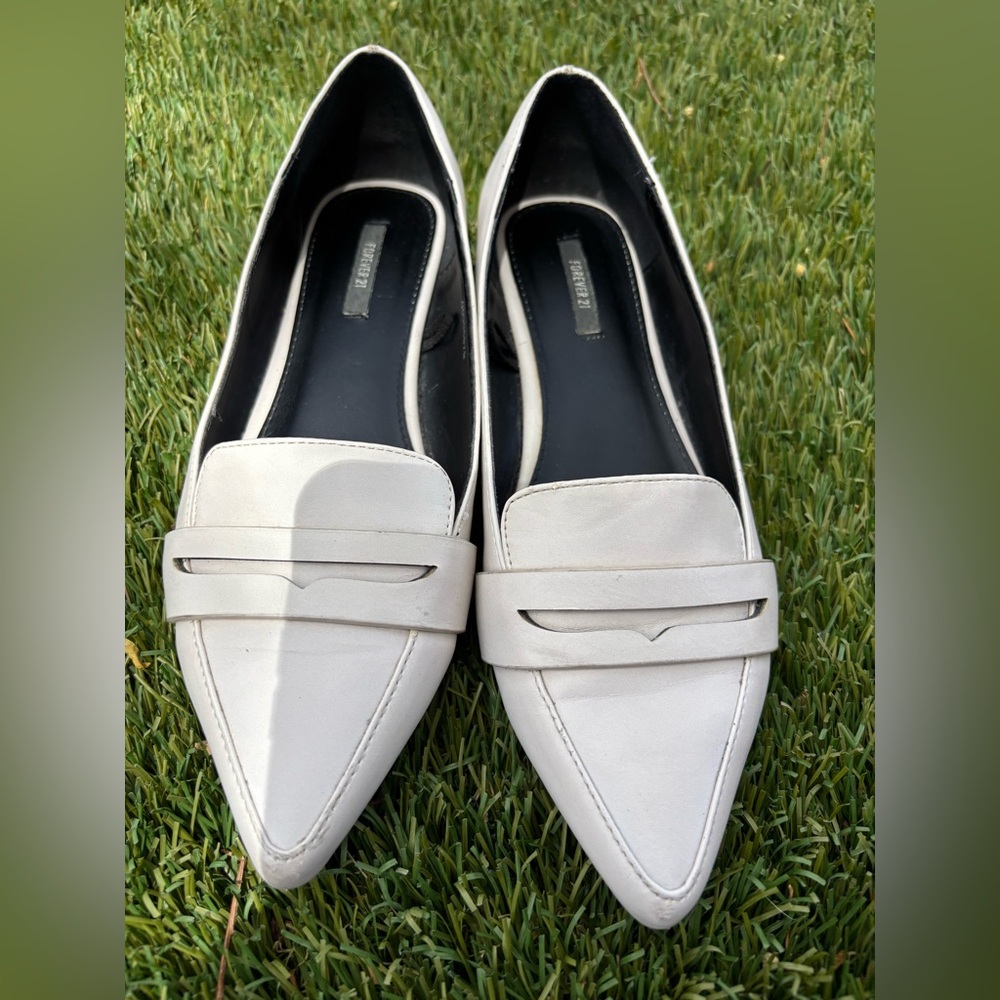 Forever 21 White Pointed-Toe Loafers Flats SIZE 7
